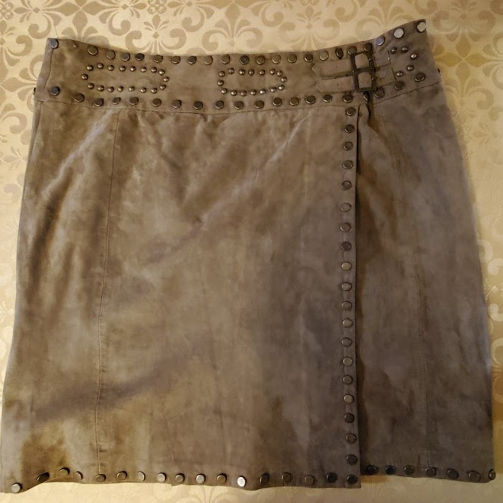 VS2 by Vakko Goat Suede Skirt with Rivets